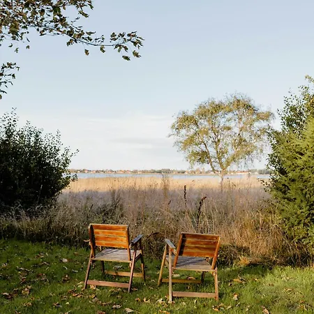 Aspe House Gazes Towards The Sea *